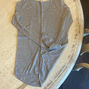 Gray lulu top